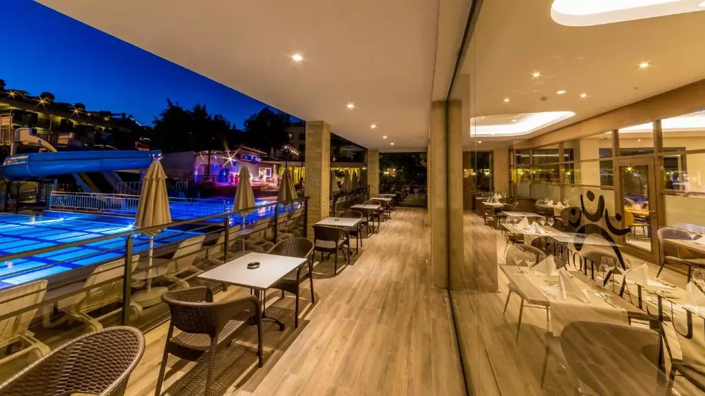 جولیان کلاب مارماریس